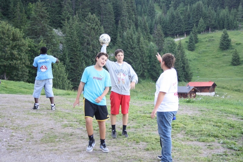 Village Camps International Summer Camp Leysin, Switzerland 2026-08-15 https://www.villagecamps.com/journals_admin/images/710-10-campfire (26).jpg
